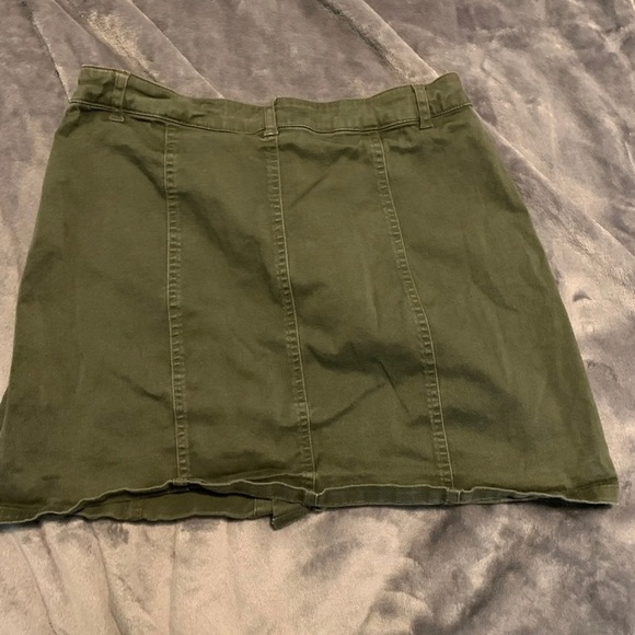 Button up skirt - Picture 2 of 2